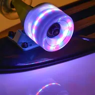 Plastični Cookie board Meteor z LED kolesi – slika 2